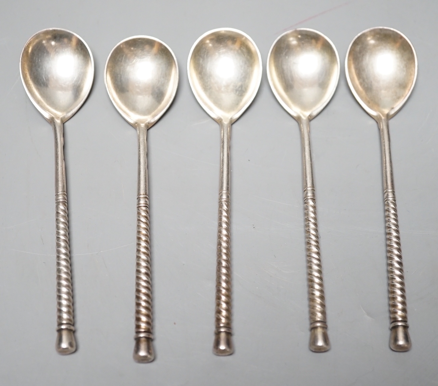 A set of five late 19th century Russian 84 zolotnik and niello spoons, 1875, 12.7cm, gross 135 grams.